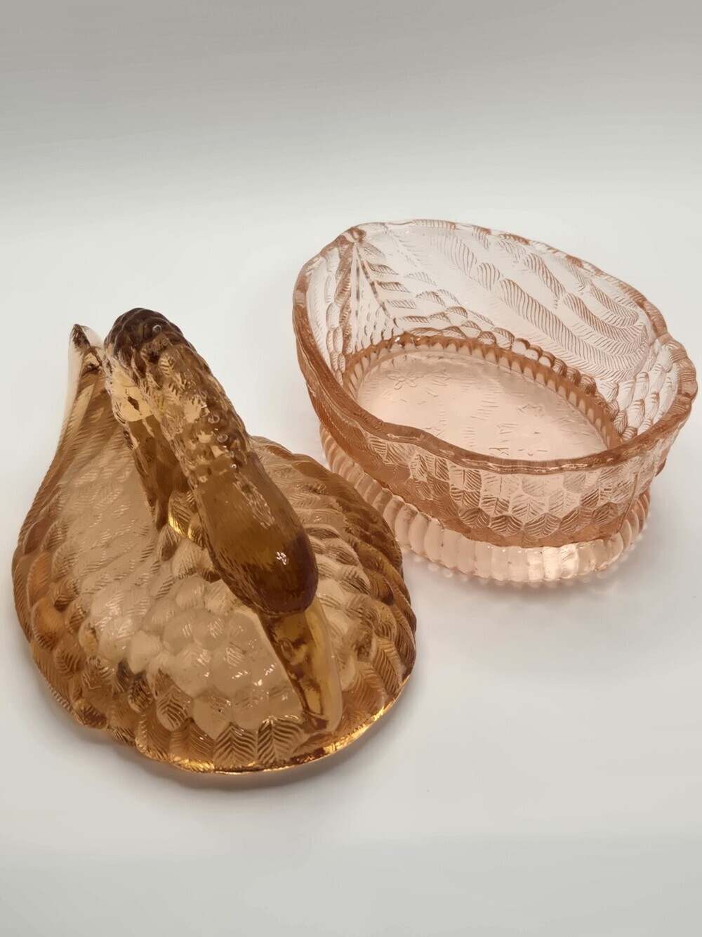 Hsinchu by A.A. Importing Pink Glass Swan on Nest Candy Dish Excellent Condition - Picture 3 of 4
